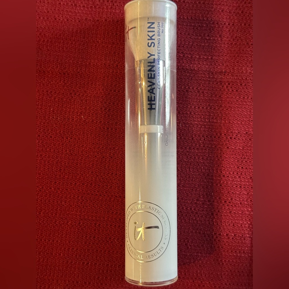HEAVENLY SKIN™ CC+ SKIN-PERFECTING BRUSH #702